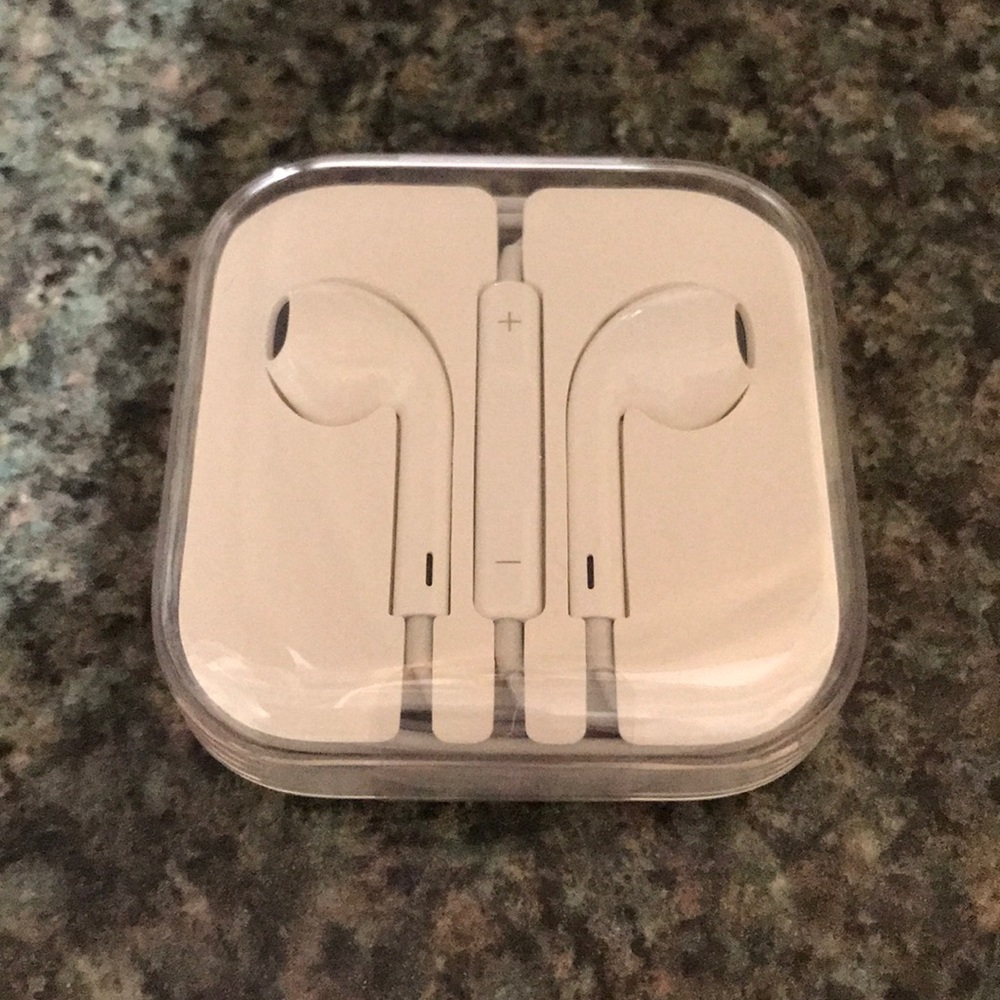 Brand new Apple ear pods.
